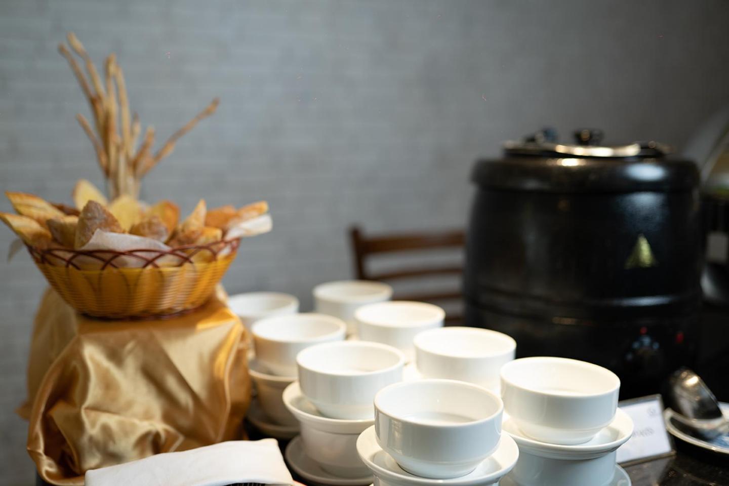 Good Wood Airport Hotel 卡图纳耶克 外观 照片